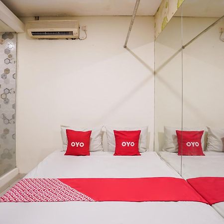 Super Oyo Capital O 92633 Spring Hotel Gubeng 수라바야 외부 사진