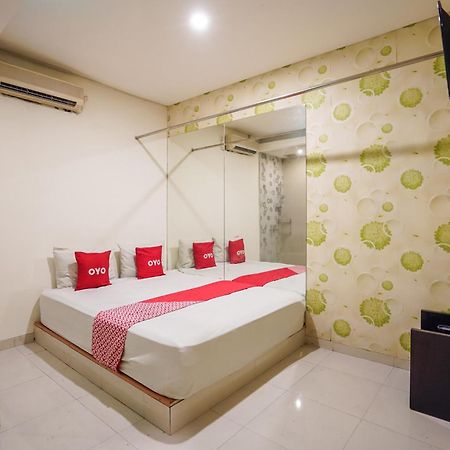Super Oyo Capital O 92633 Spring Hotel Gubeng 수라바야 외부 사진