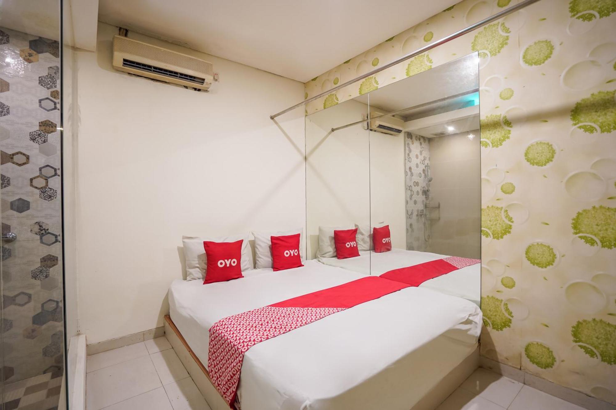 Super Oyo Capital O 92633 Spring Hotel Gubeng 수라바야 외부 사진
