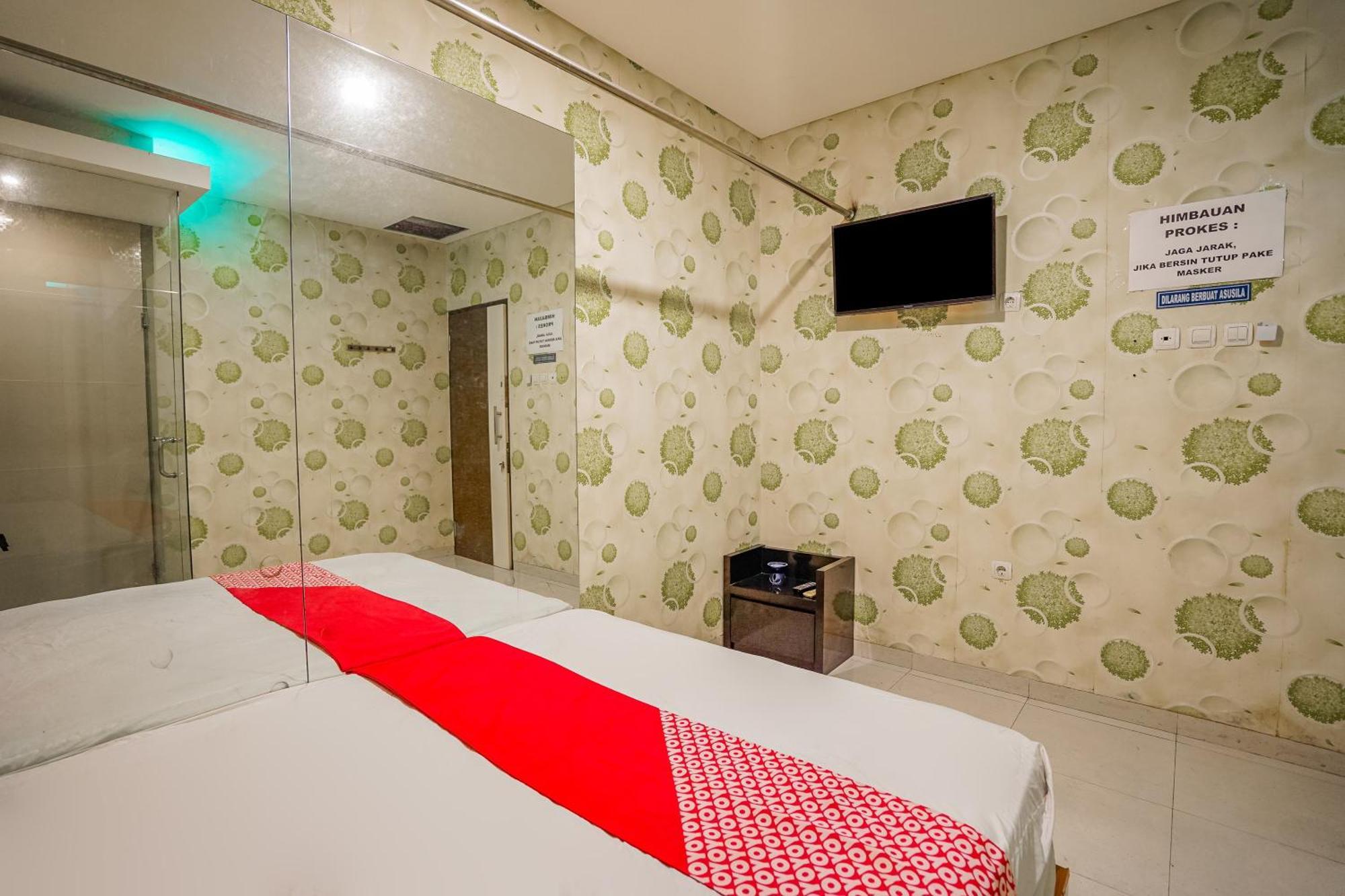 Super Oyo Capital O 92633 Spring Hotel Gubeng 수라바야 외부 사진