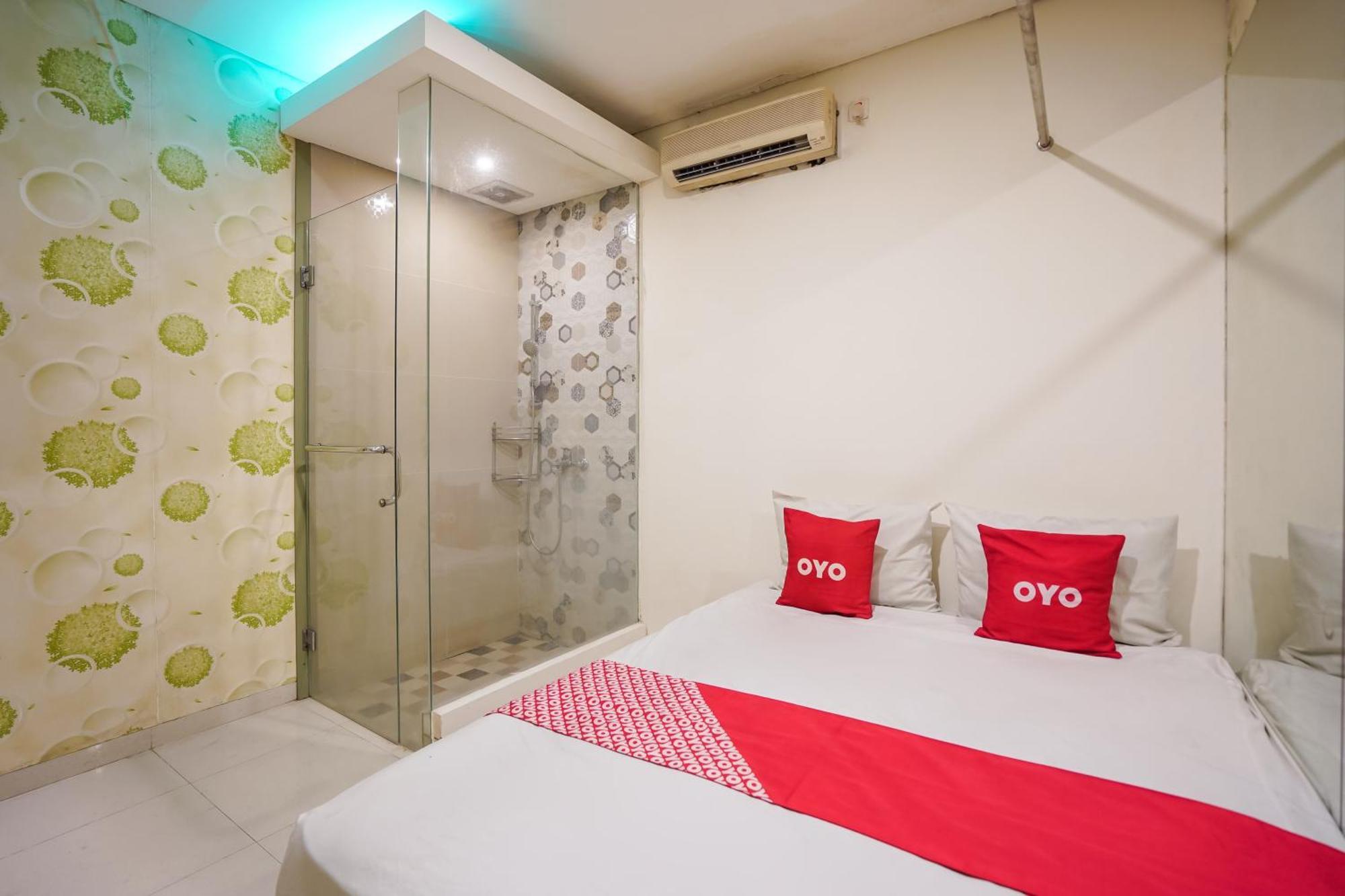 Super Oyo Capital O 92633 Spring Hotel Gubeng 수라바야 외부 사진
