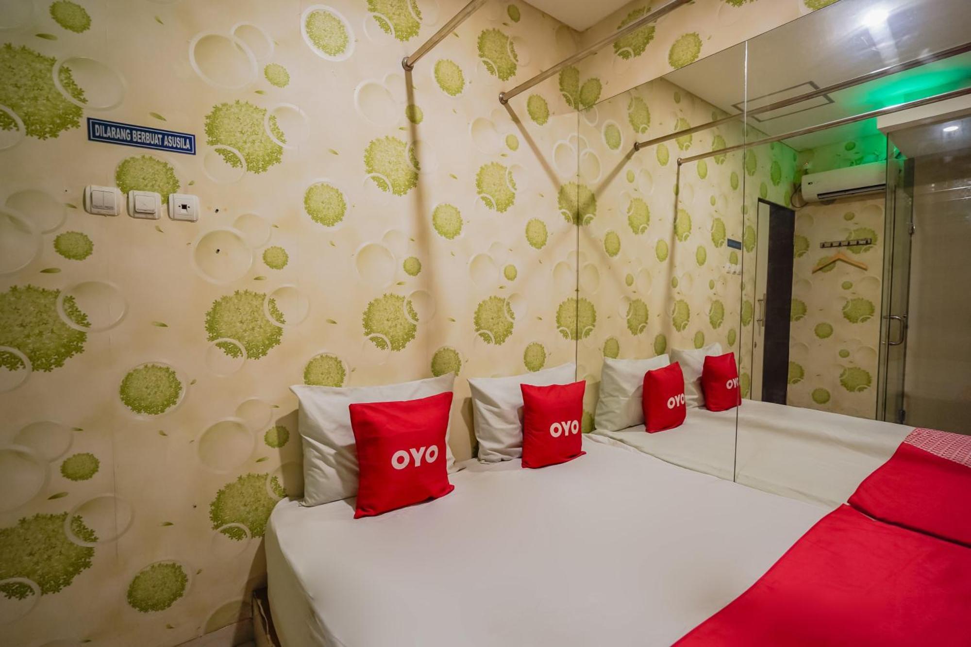 Super Oyo Capital O 92633 Spring Hotel Gubeng 수라바야 외부 사진