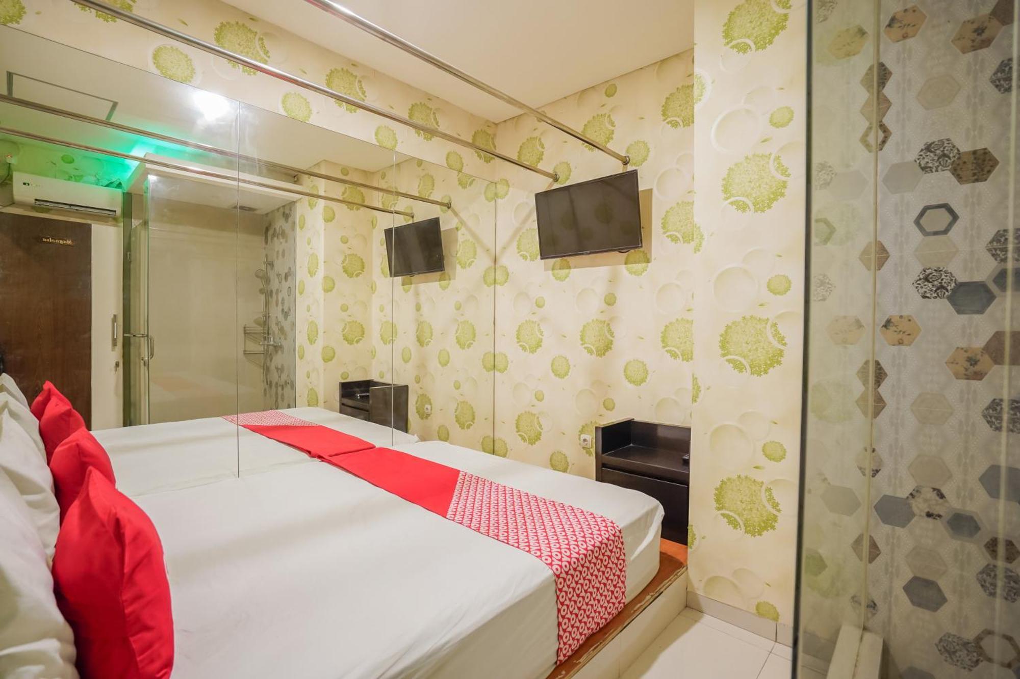 Super Oyo Capital O 92633 Spring Hotel Gubeng 수라바야 외부 사진