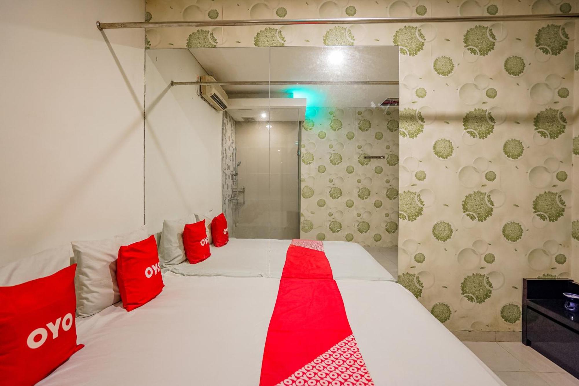 Super Oyo Capital O 92633 Spring Hotel Gubeng 수라바야 외부 사진