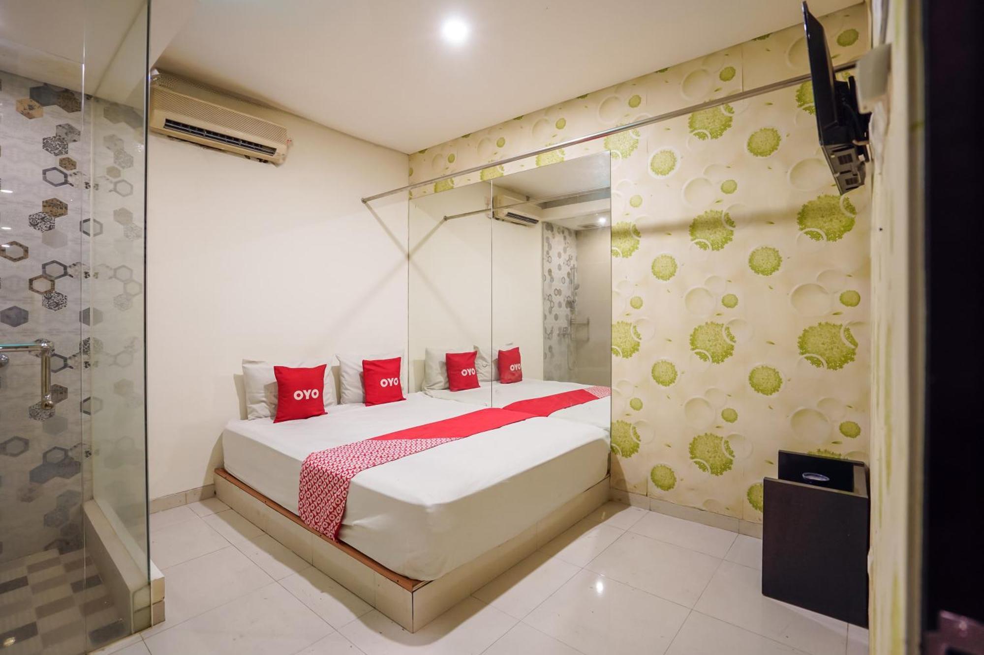 Super Oyo Capital O 92633 Spring Hotel Gubeng 수라바야 외부 사진