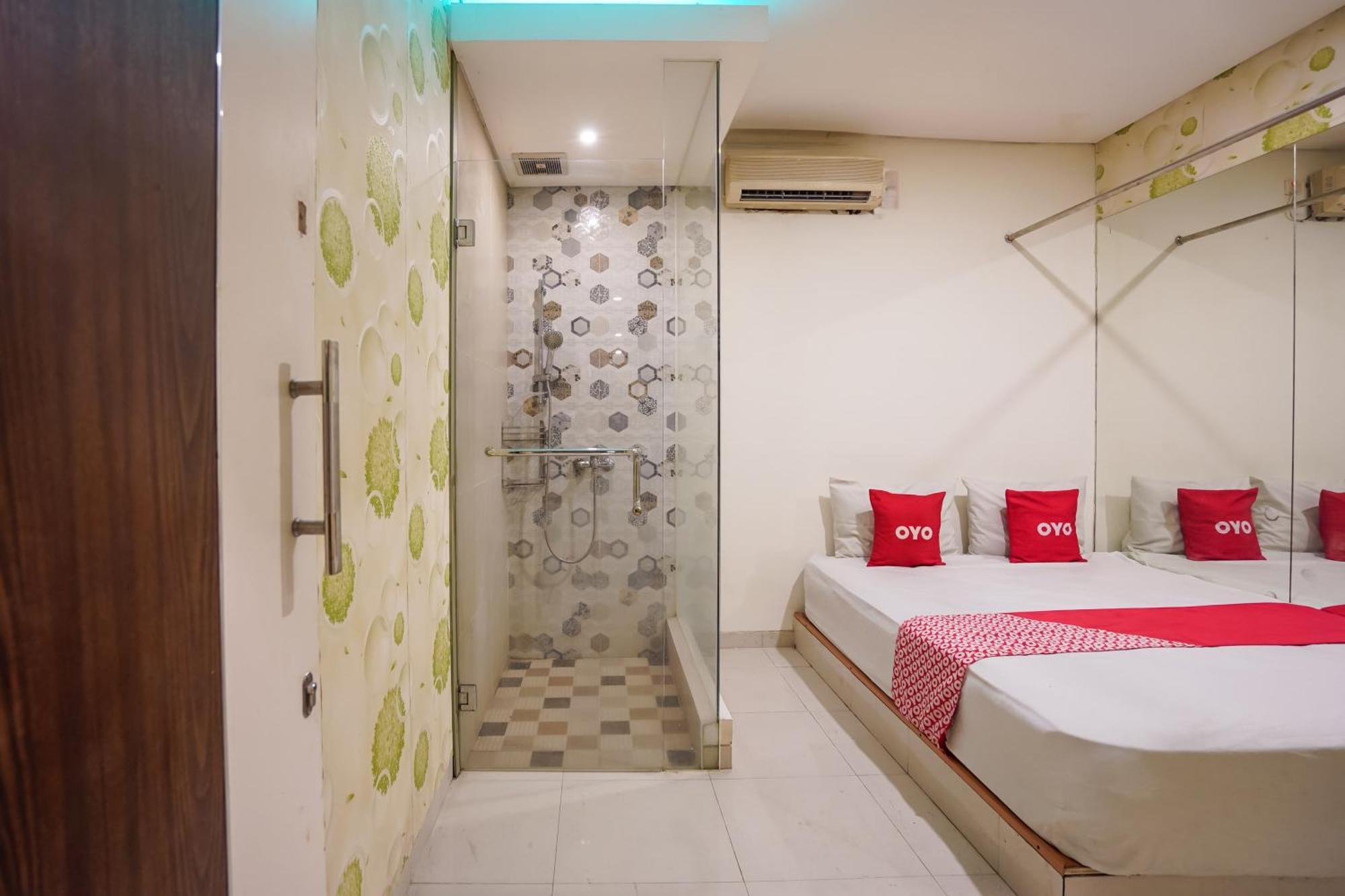 Super Oyo Capital O 92633 Spring Hotel Gubeng 수라바야 외부 사진