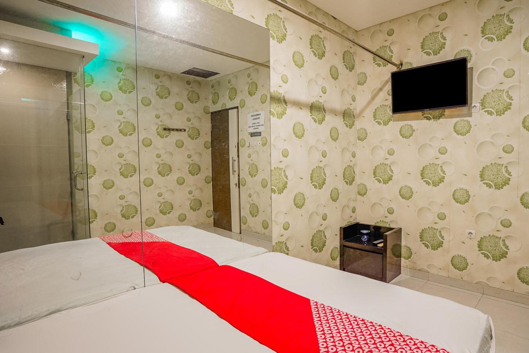 Super Oyo Capital O 92633 Spring Hotel Gubeng 수라바야 외부 사진